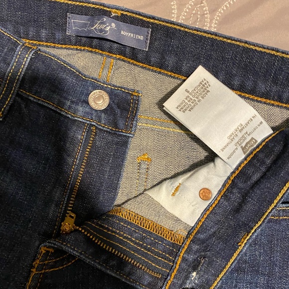 Levi’s - Picture 2 of 3